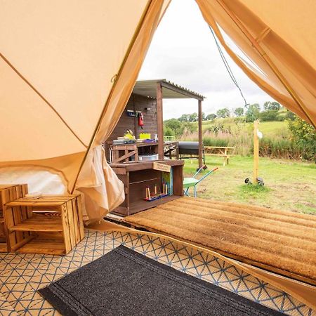 Roaches Retreat Family Glampsite, Rocky Reach Bell Tent With Outdoor Adventures And Campfire Nights Upper Hulme Eksteriør billede