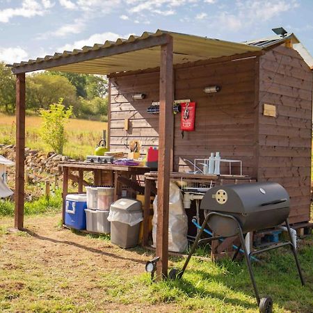 Roaches Retreat Family Glampsite, Rocky Reach Bell Tent With Outdoor Adventures And Campfire Nights Upper Hulme Eksteriør billede