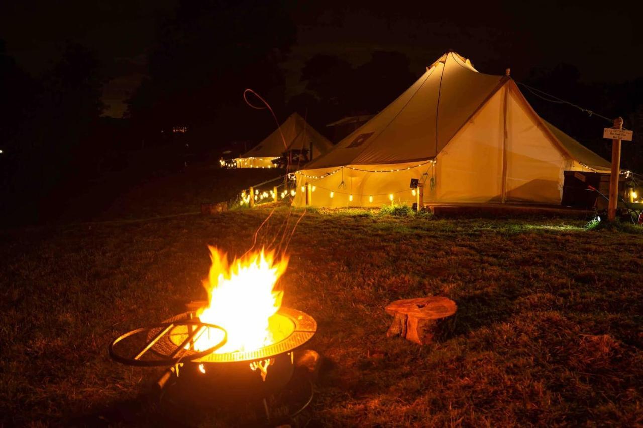 Roaches Retreat Family Glampsite, Rocky Reach Bell Tent With Outdoor Adventures And Campfire Nights Upper Hulme Eksteriør billede