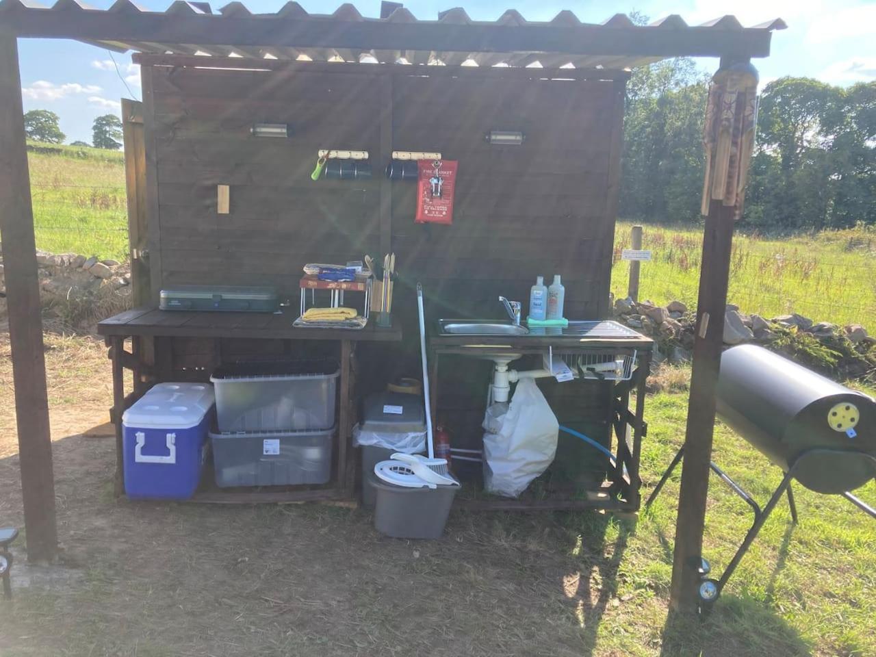 Roaches Retreat Family Glampsite, Rocky Reach Bell Tent With Outdoor Adventures And Campfire Nights Upper Hulme Eksteriør billede