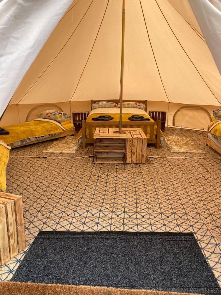 Roaches Retreat Family Glampsite, Rocky Reach Bell Tent With Outdoor Adventures And Campfire Nights Upper Hulme Eksteriør billede