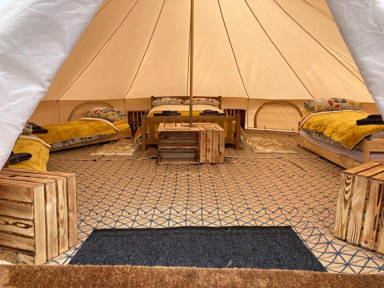 Roaches Retreat Family Glampsite, Rocky Reach Bell Tent With Outdoor Adventures And Campfire Nights Upper Hulme Eksteriør billede