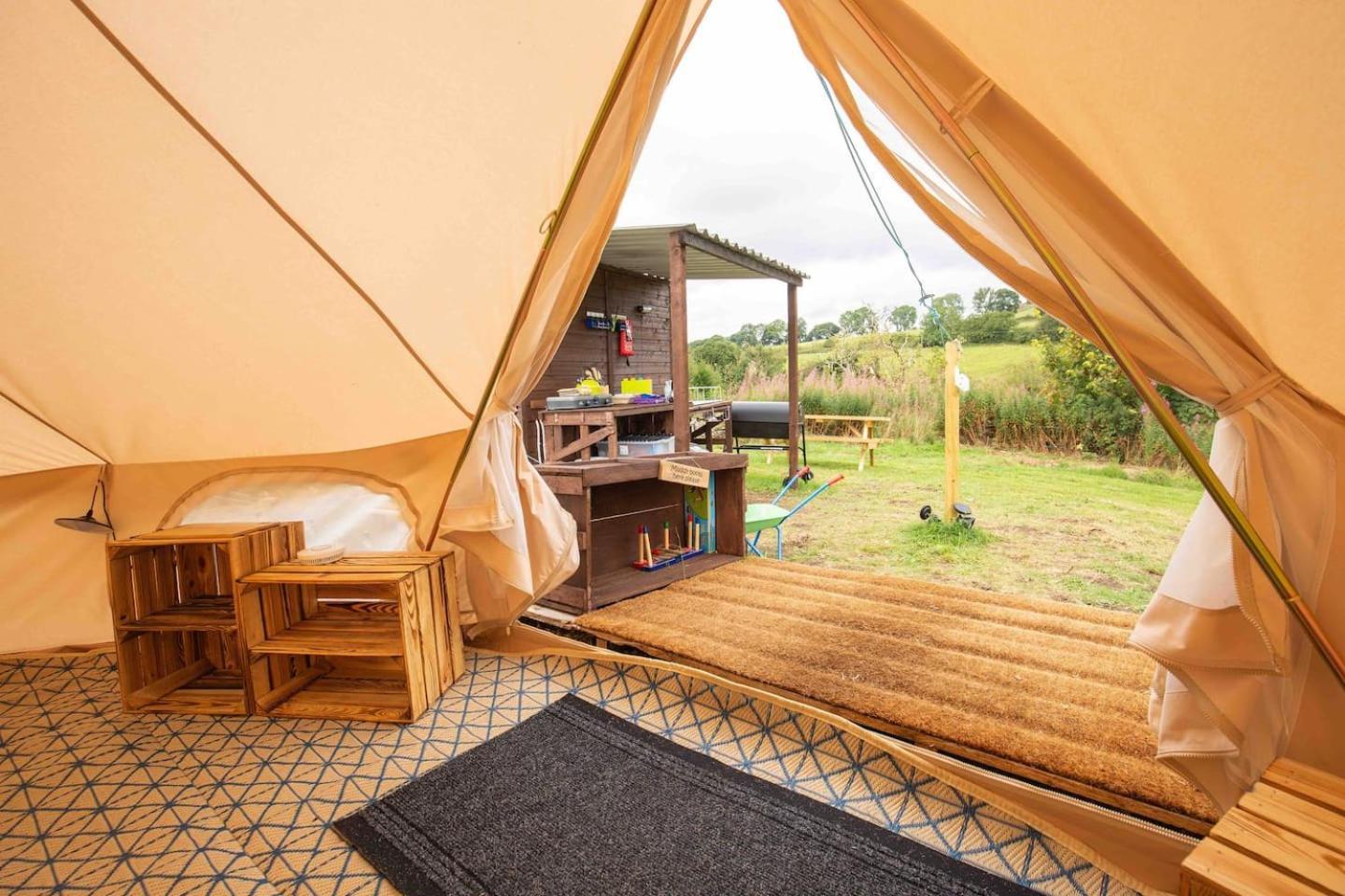 Roaches Retreat Family Glampsite, Rocky Reach Bell Tent With Outdoor Adventures And Campfire Nights Upper Hulme Eksteriør billede