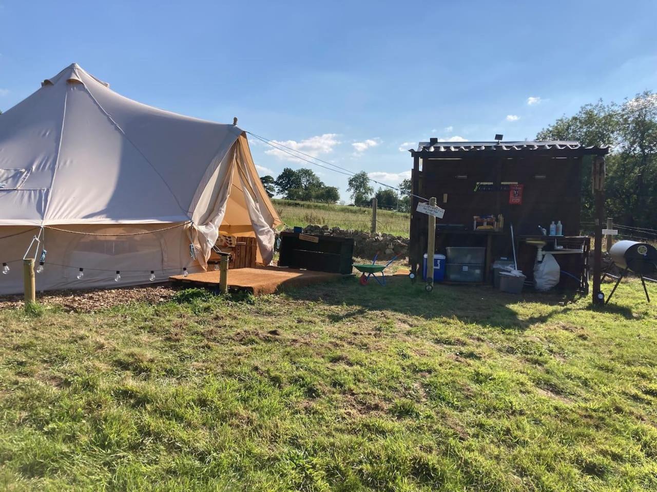 Roaches Retreat Family Glampsite, Rocky Reach Bell Tent With Outdoor Adventures And Campfire Nights Upper Hulme Eksteriør billede